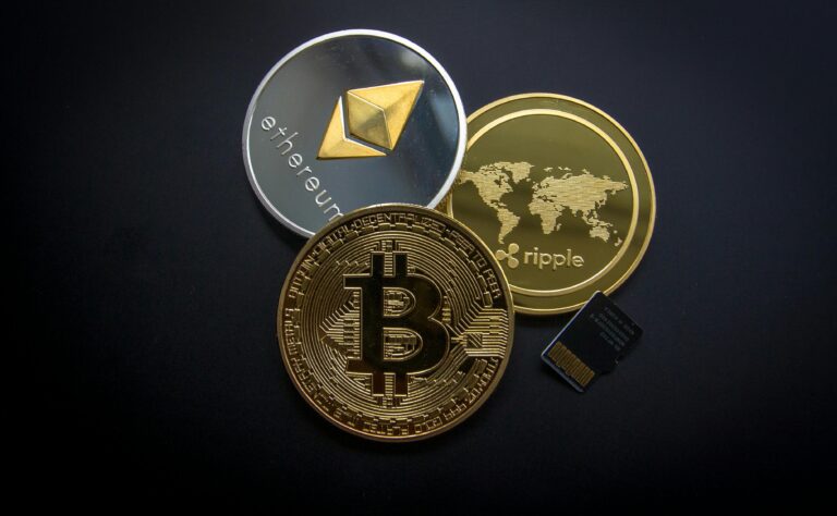 Diverse cryptomunten en een SD kaart