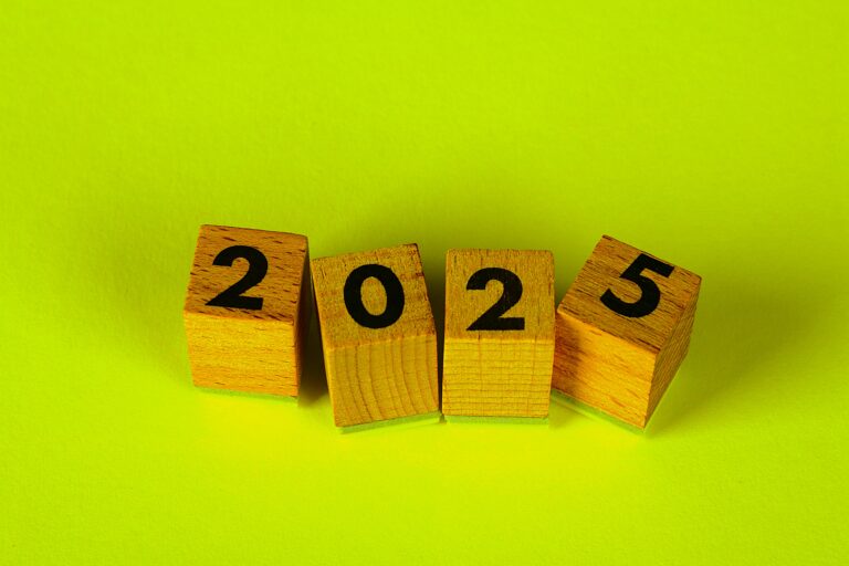 2025 op frisgroene achtergrond